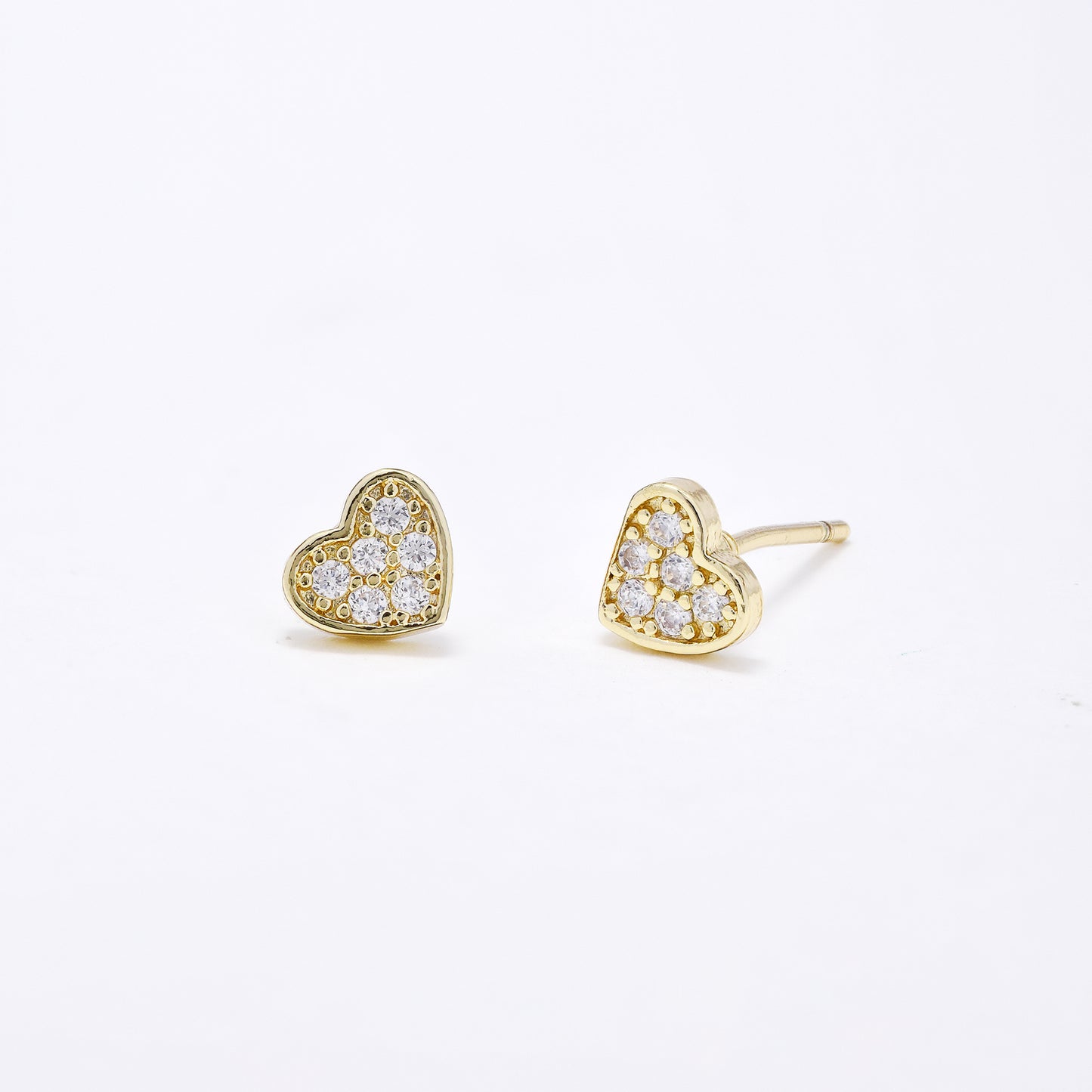 CZYE6160 - Premium brass 6mm CZ heart stud earrings