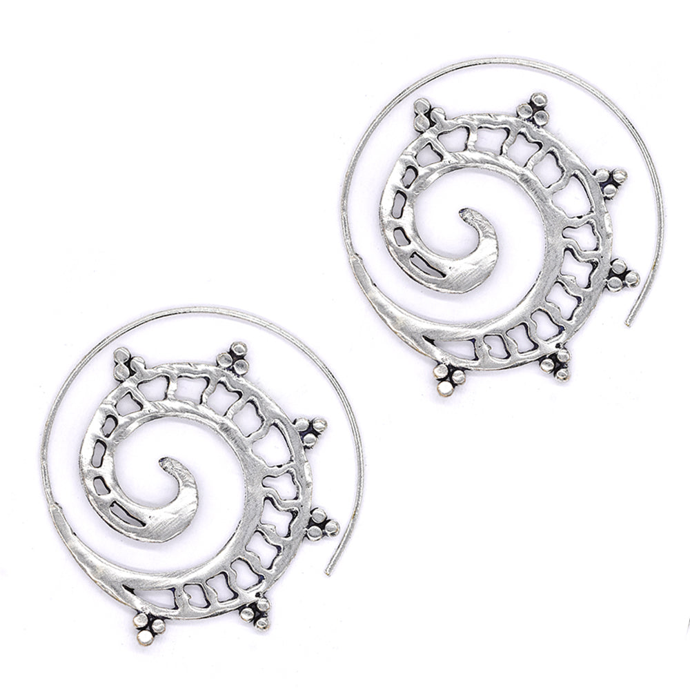 Brass rhodium cutout pattern with stipple coil earring - IFE235