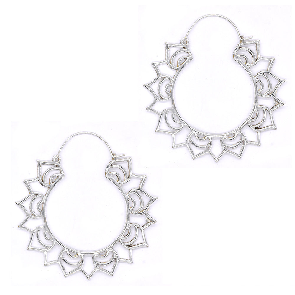 Brass rhodium cutout petal pattern earring - IFE270