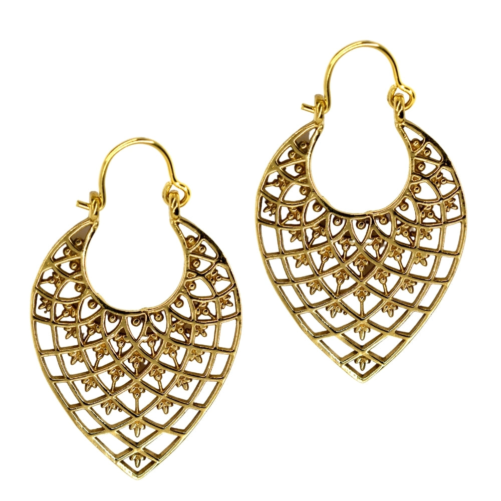 Brass detailed shield shape brass earring - IFE589