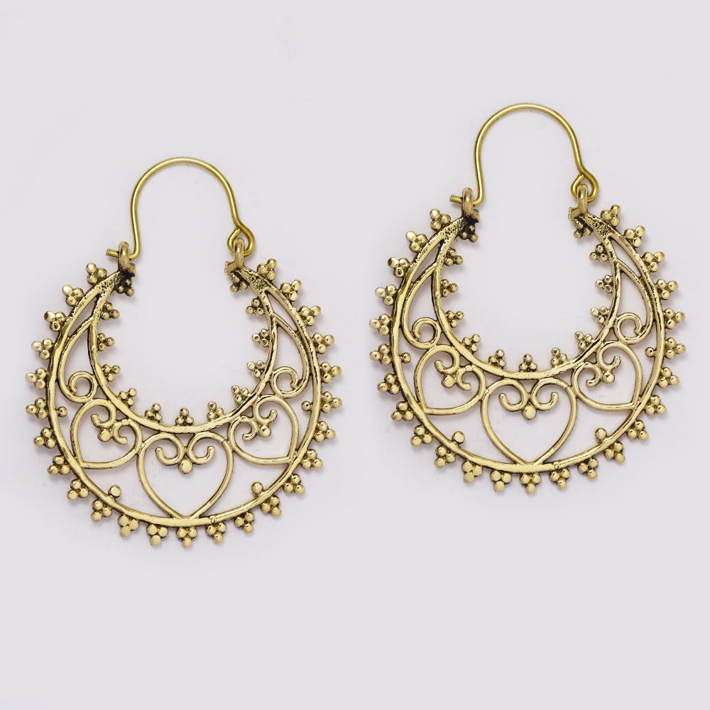 Brass hearts in flat basket design brass hoop earrings - IFE721