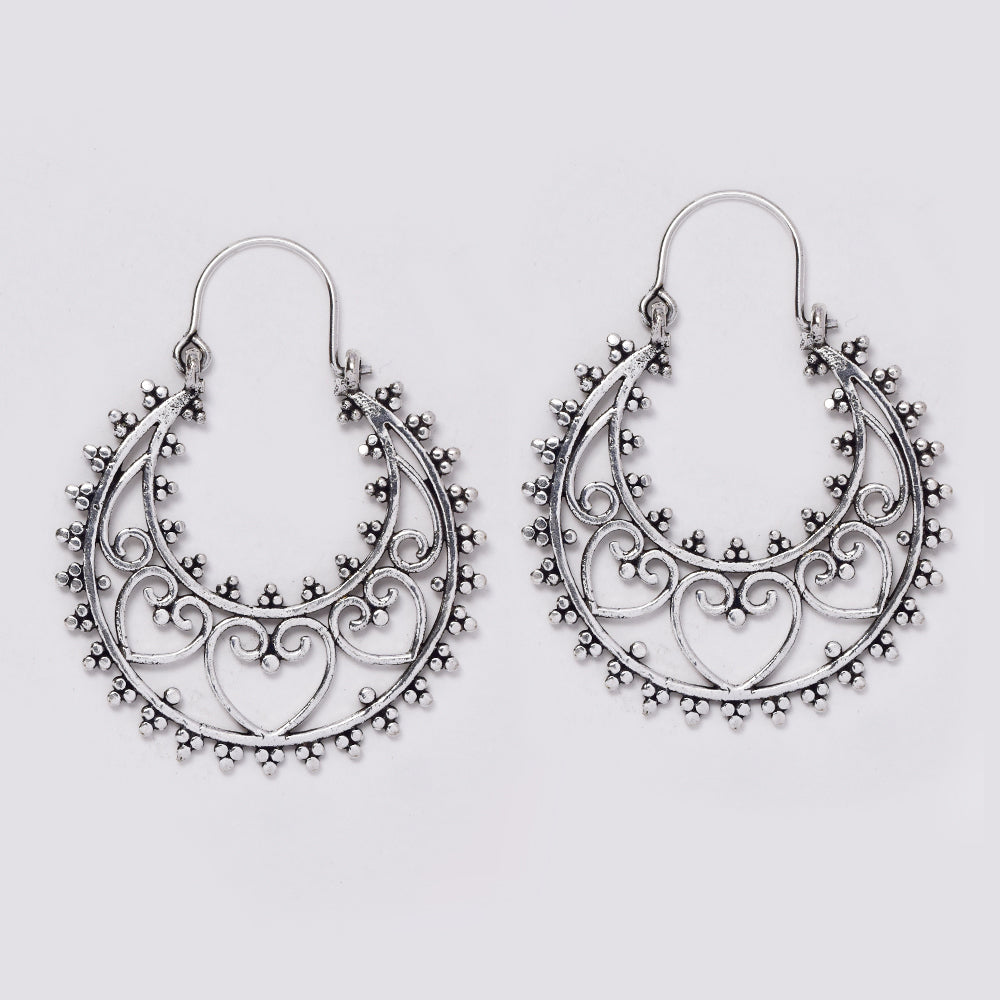 Brass hearts in flat basket design brass hoop earrings - IFE721