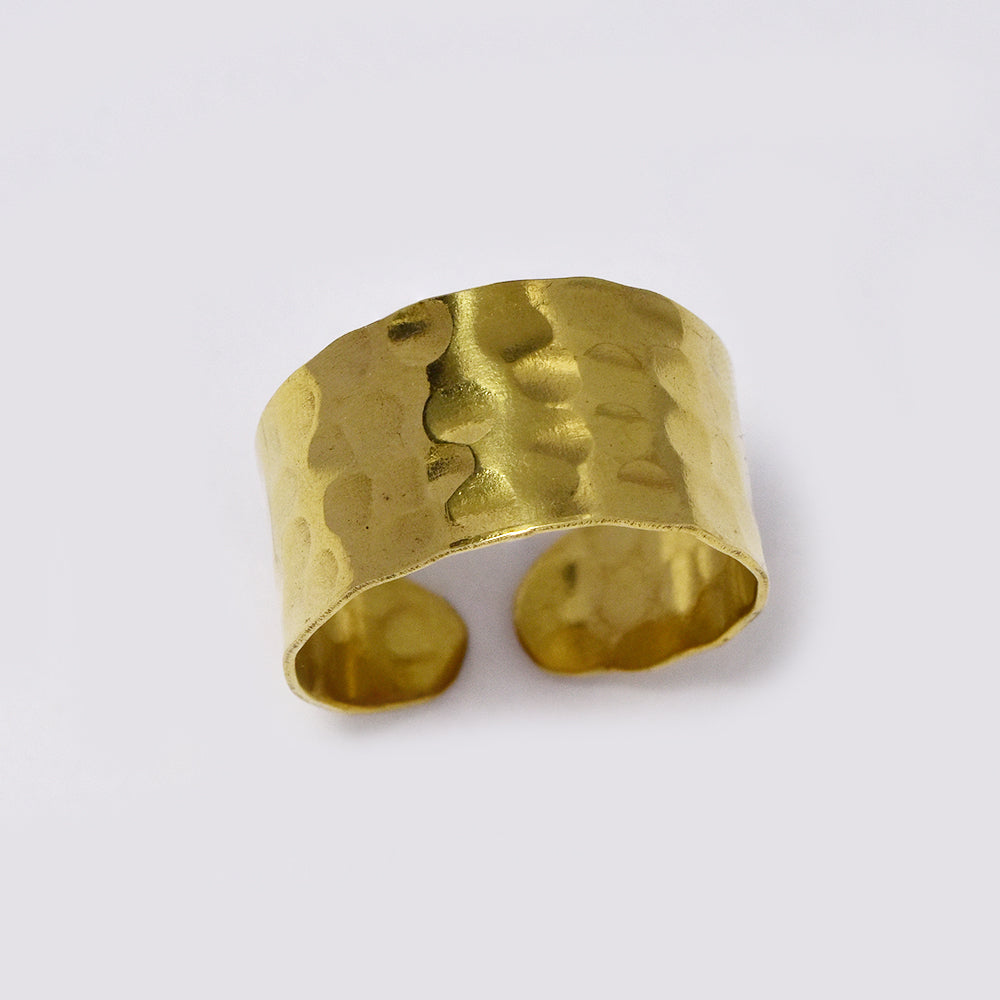 Brass ring with hammered design & open size - IFR709