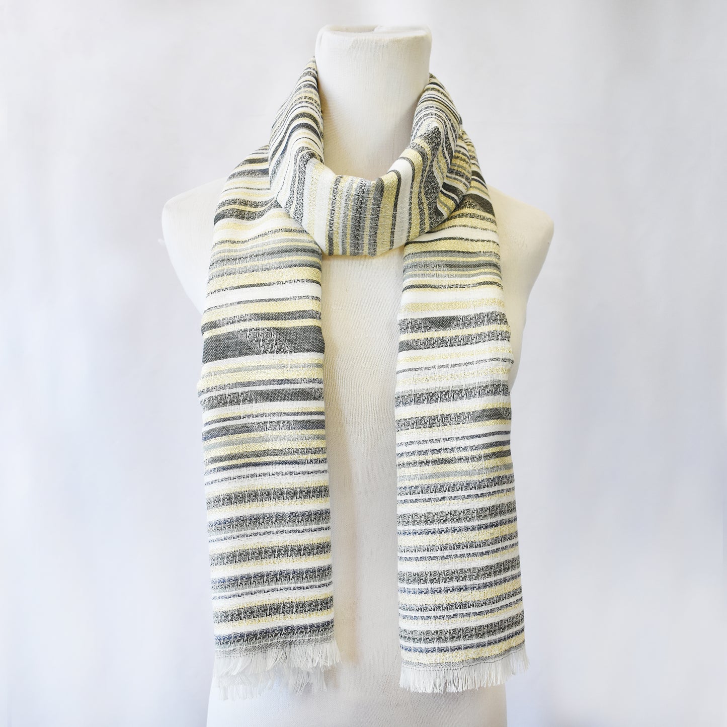 LS8296 - Lightweight stripe scarf with riffled edges