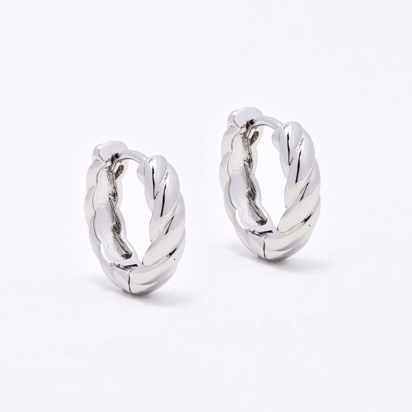 PYE6588 - Premium 16mm x 4mm twist hoops