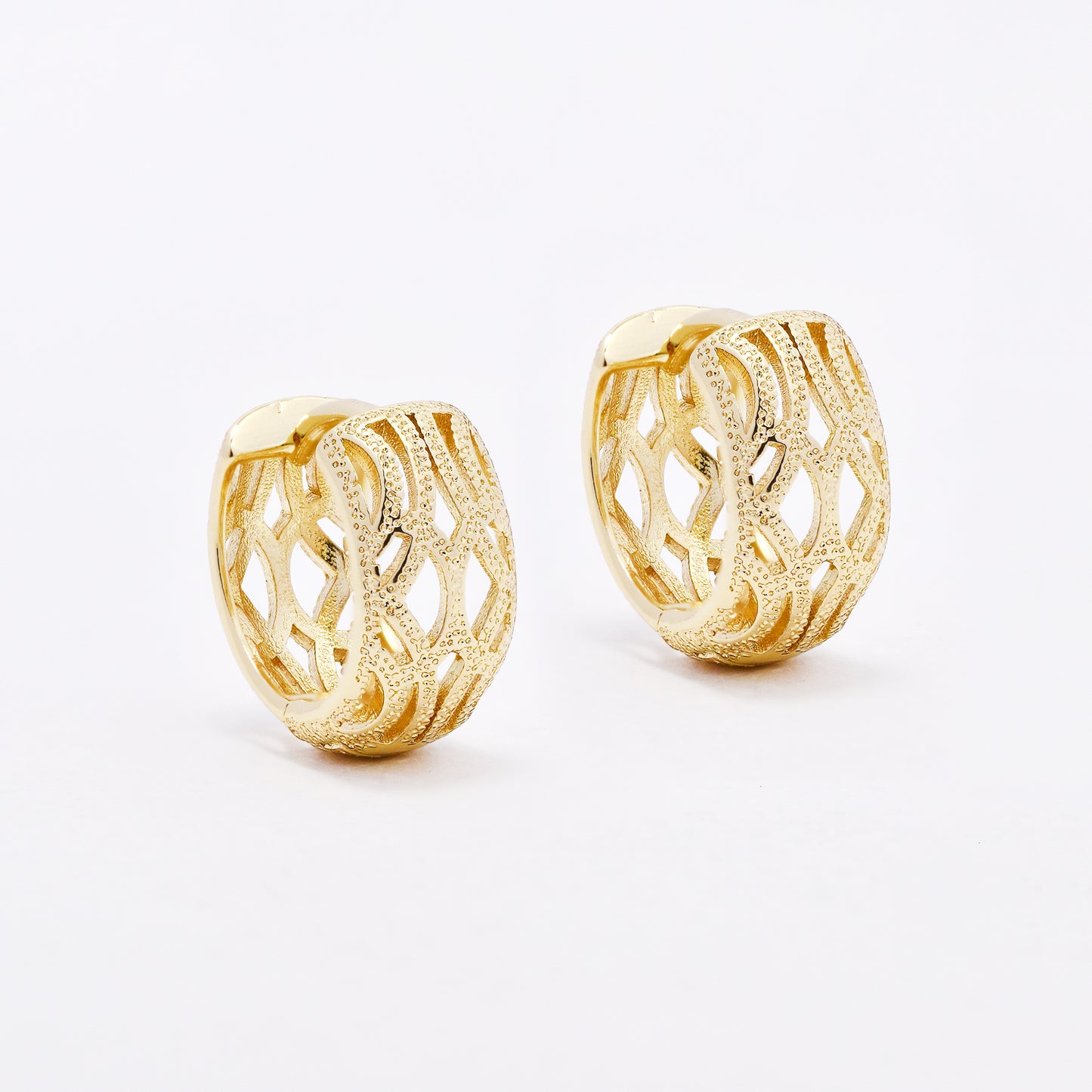 PYE6596 - Premium 15mm x 7mm cutout textured hoops