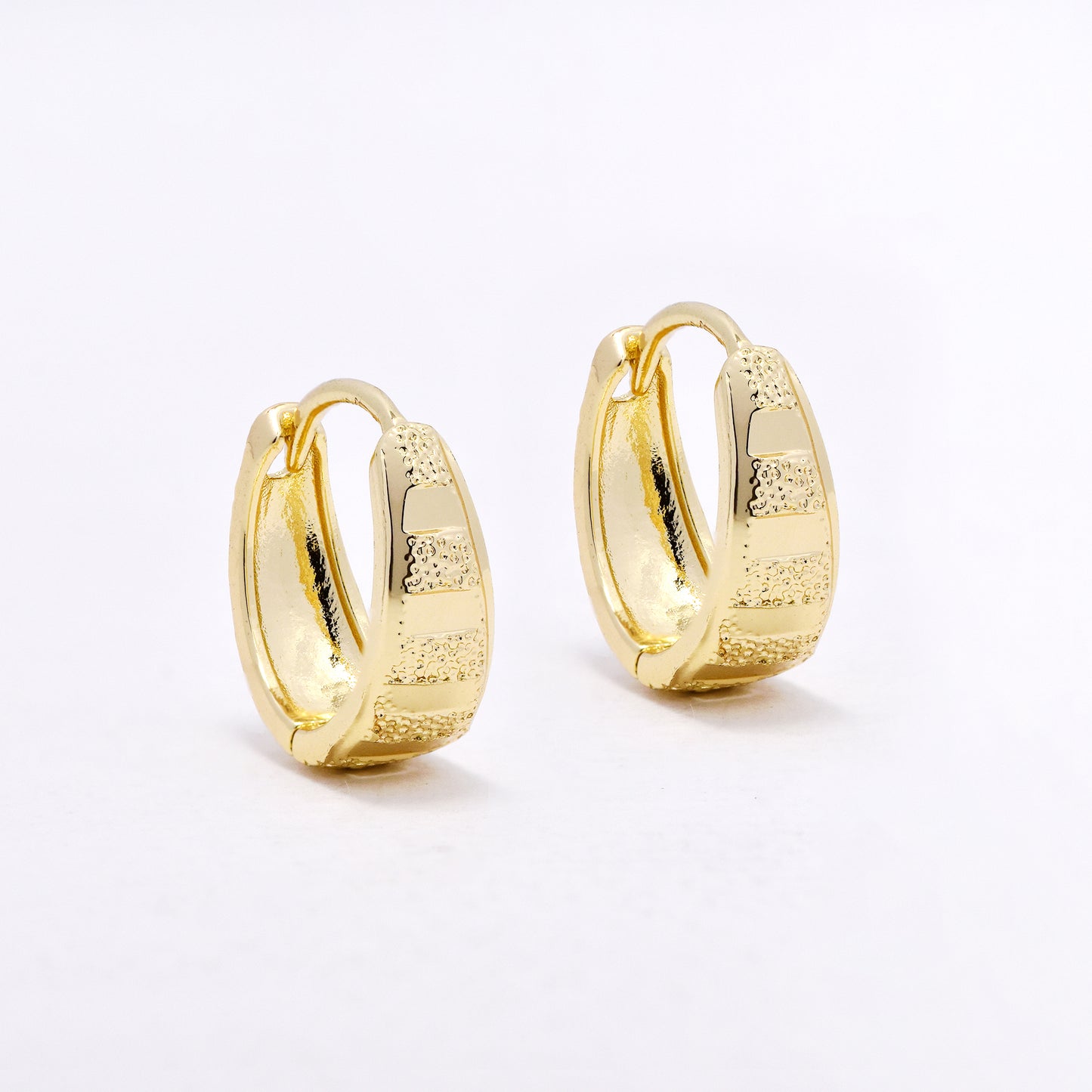 PYE6606 - Premium 15mm x 6mm textured tapered hoops