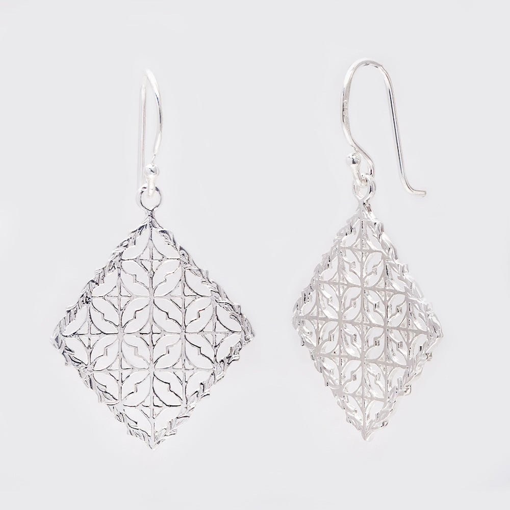 925 Silver diamond shaped lattice pattern earrings - SBE1095