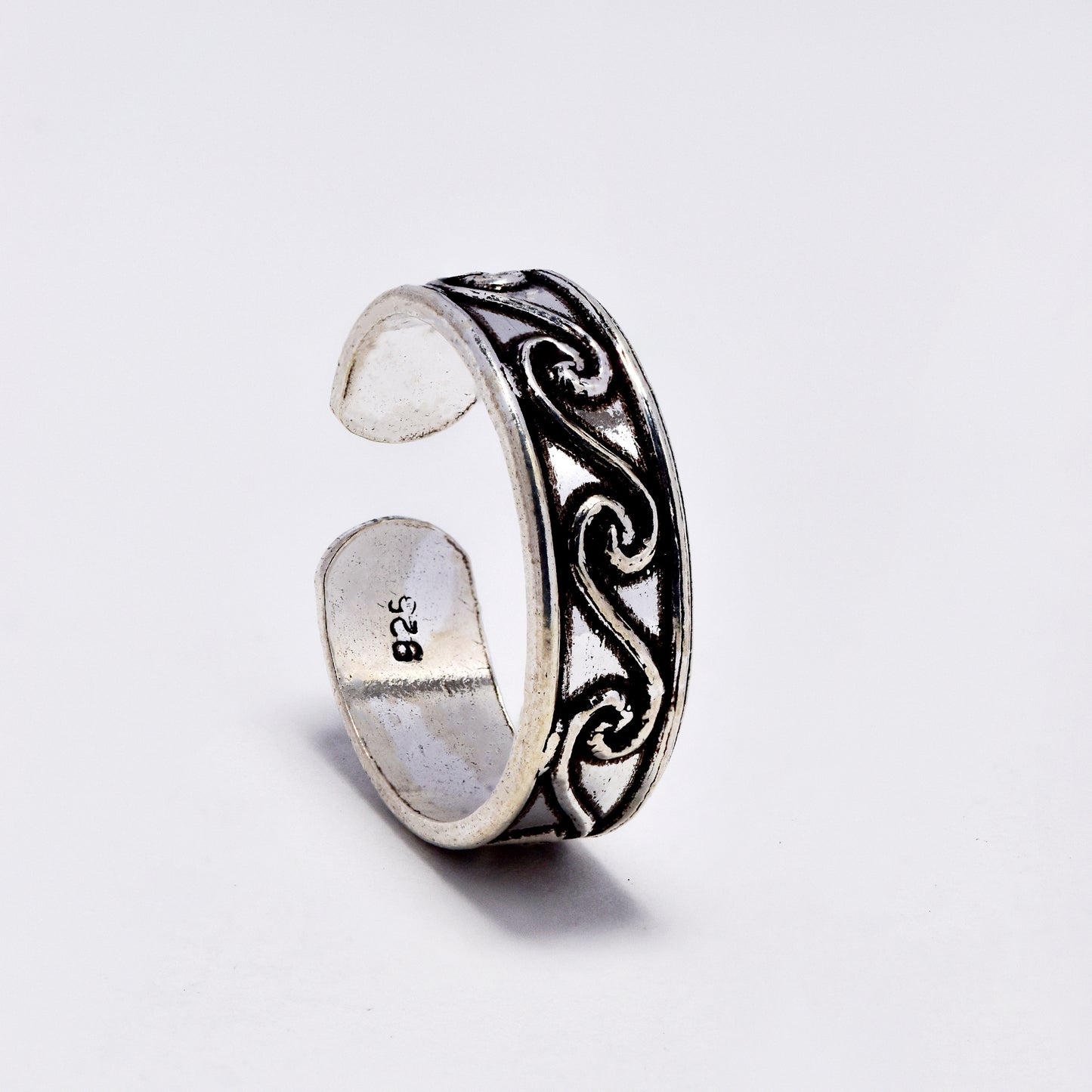 925 Silver toe ring with oxidised wave pattern - SBTR101
