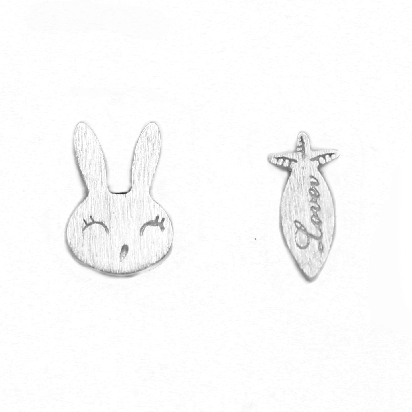 925 Silver rabbit/carrot mismatch stud - SGE3484