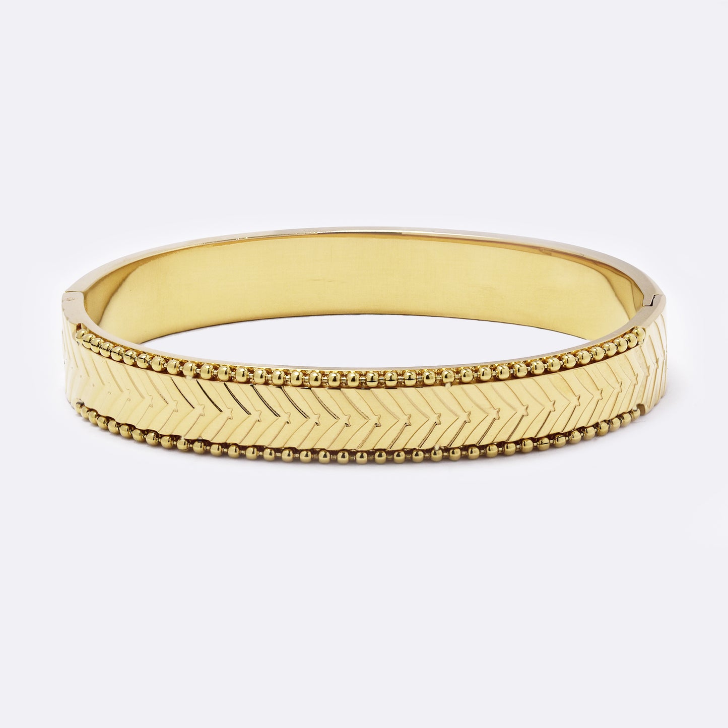 Hinged bangle with arrow pattern and stippled border - SSYB5565