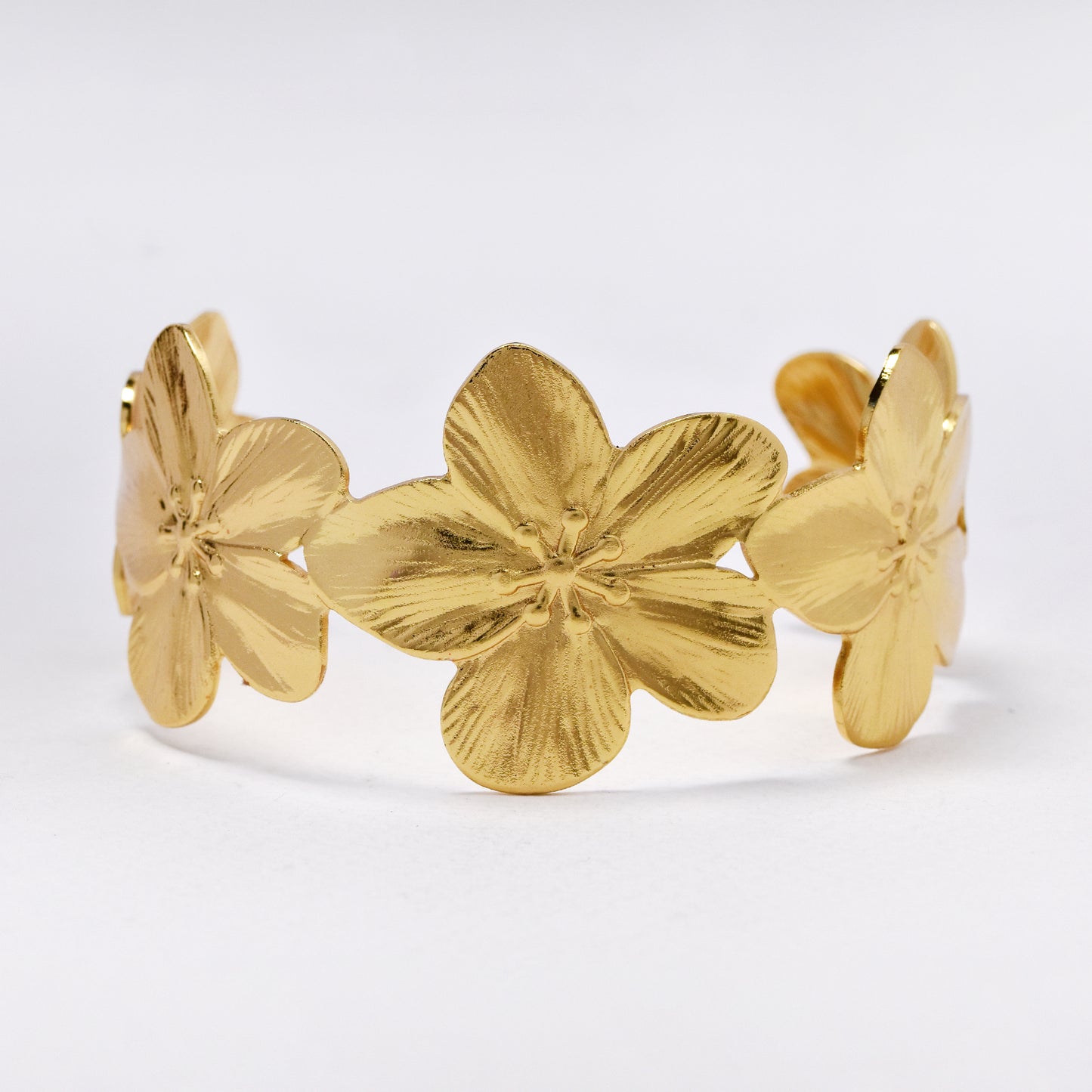 SSYB6016 - St Steel flower cuff bangle