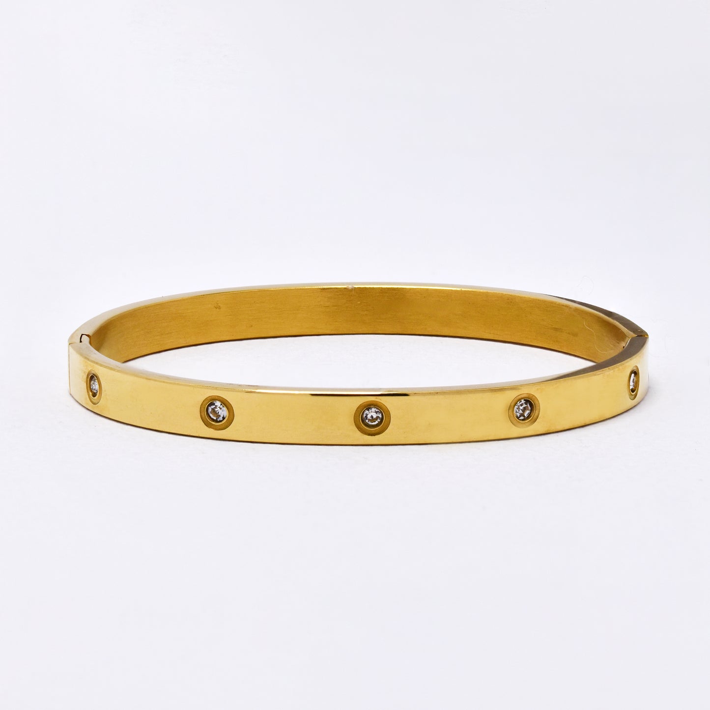 SSYB6288 - St Steel 65mm x 55mm
6mm width hinged bangle with crystals
