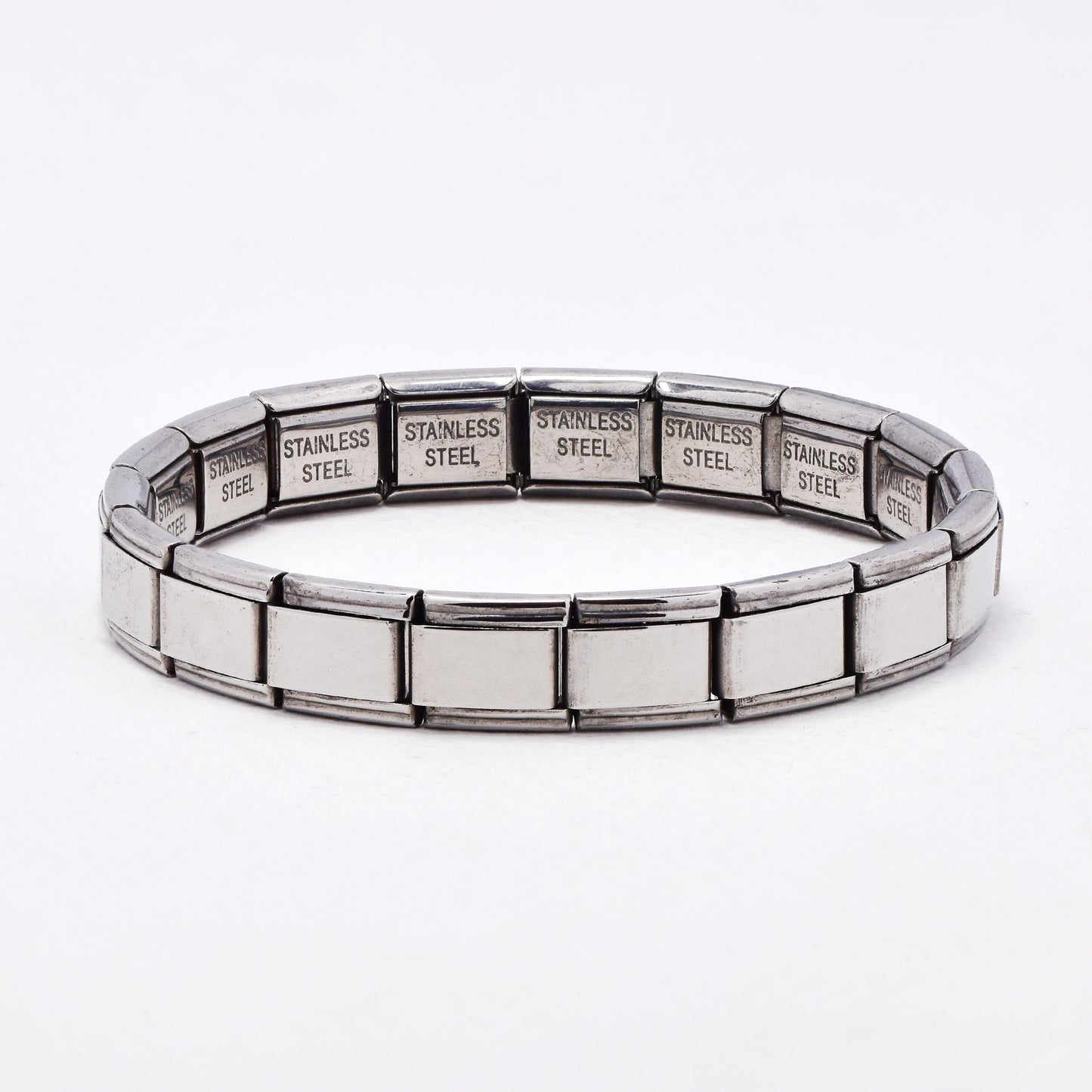 SSYB6567 - St Steel 18 link 9mm wide nomination bracelet