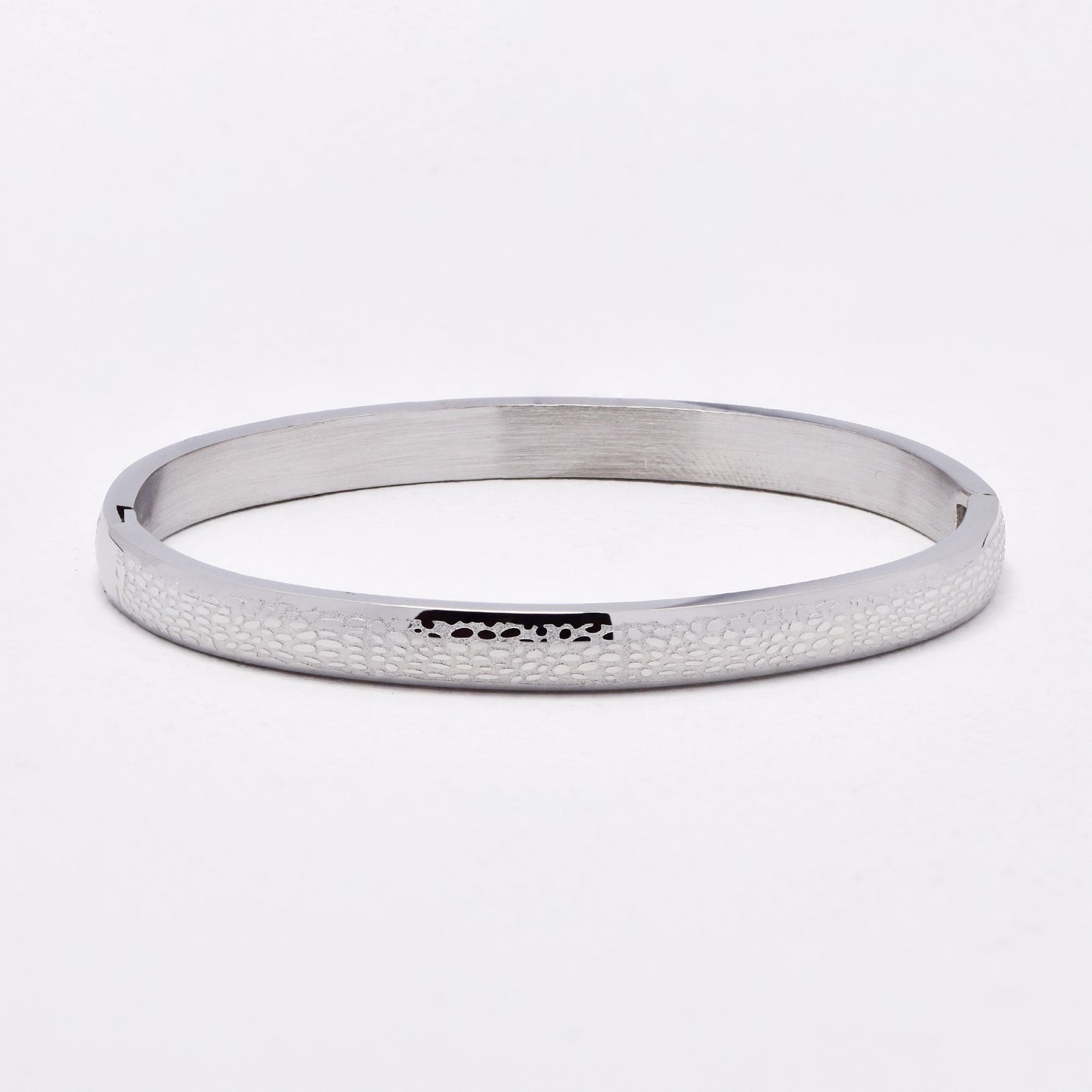 SSYB6614 - St Steel 65mm x 56mm x 6mm animal print hinged bangle
