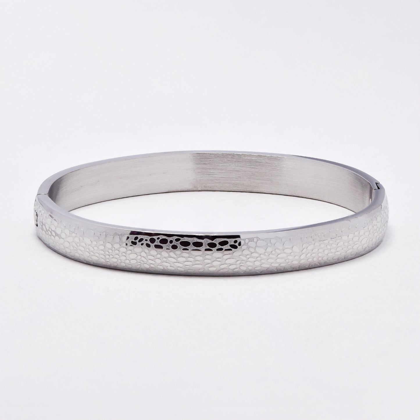SSYB6615 - St Steel 65mm x 56mm x 8mm animal print hinged bangle