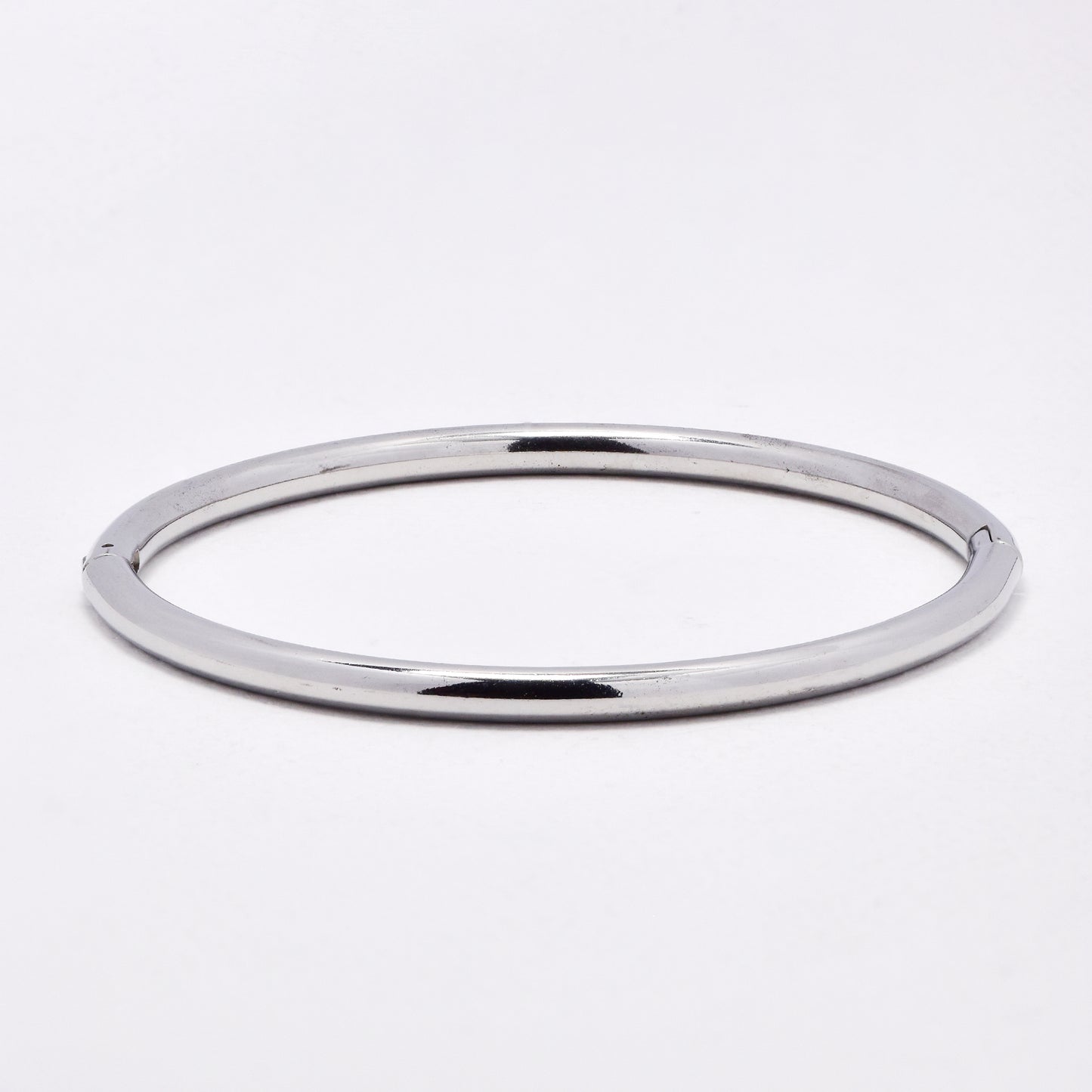 SSYB6637 - St Steel 60mm x 4mm round hinged bangle