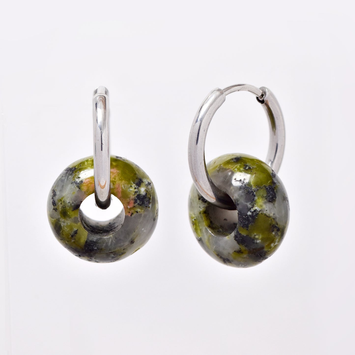 SSYE5895 - Steel 14mm natural stone donut hoop