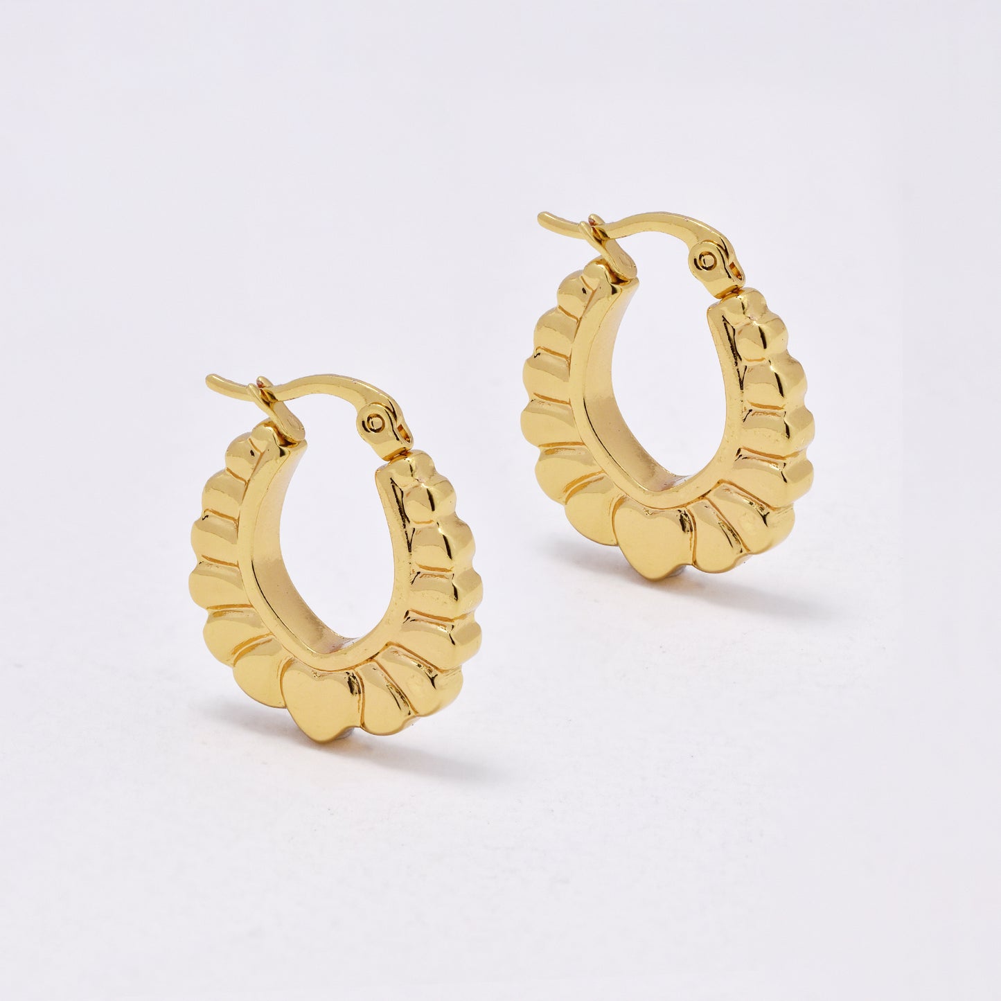 SSYE5982 - 24mm x 20mm Heart pattern hoop earring