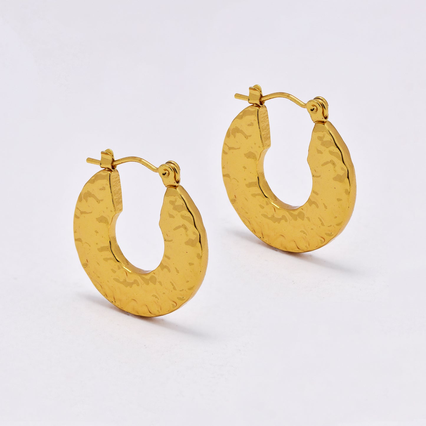 SSYE5983 - 24mm x 23mm hammered hoop earring