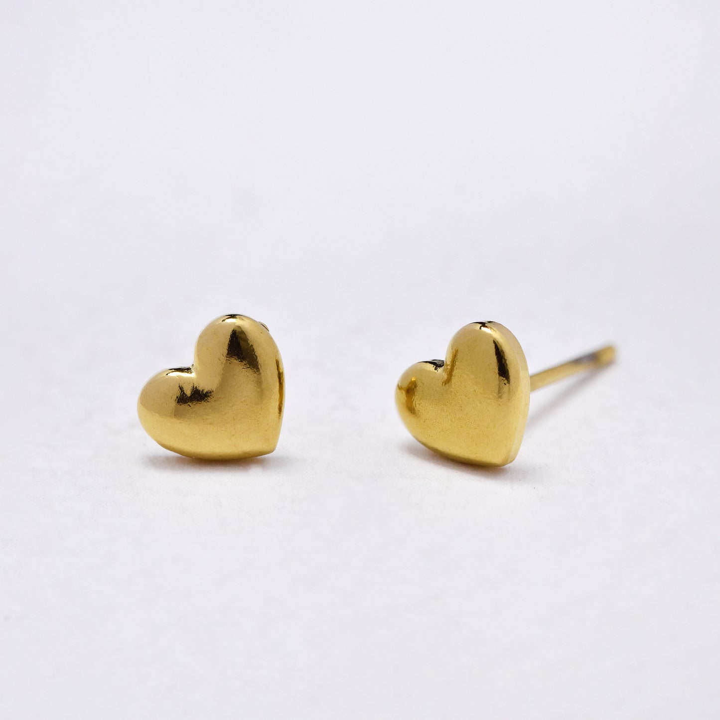 SSYE6006 - St Steel 7mm x 6mm plain heart stud earring