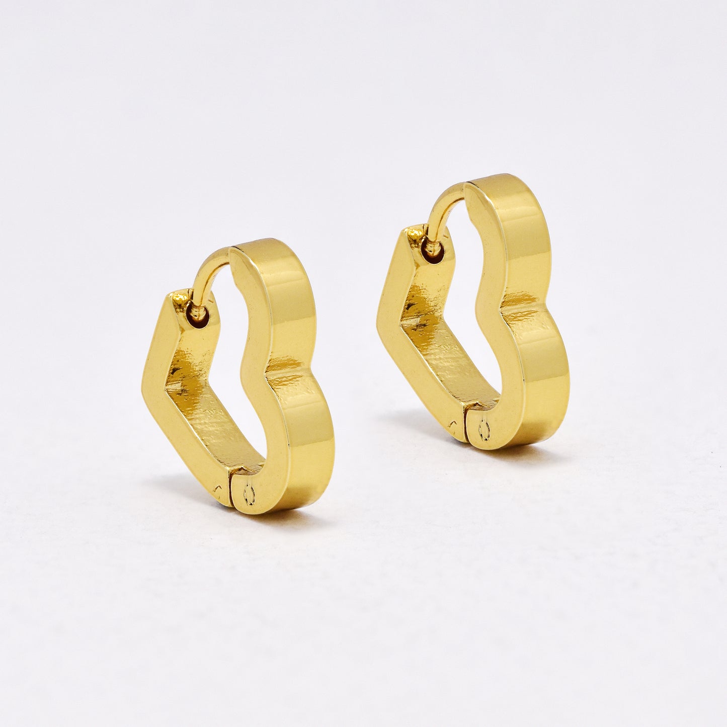 SSYE6503 - St Steel 14.5mm x 14.5mm heart huggie earring