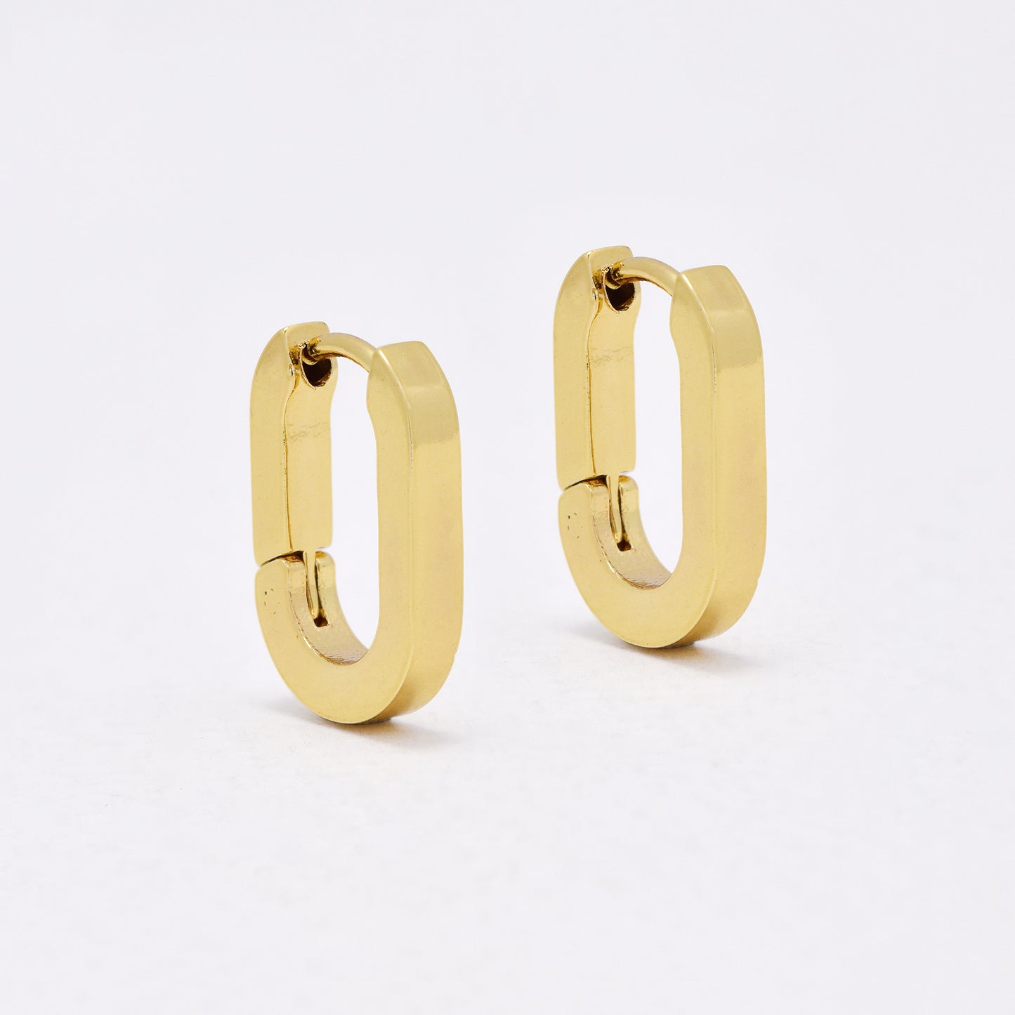 SSYE6504 - St Steel 10mm x 15mm oval huggie earring