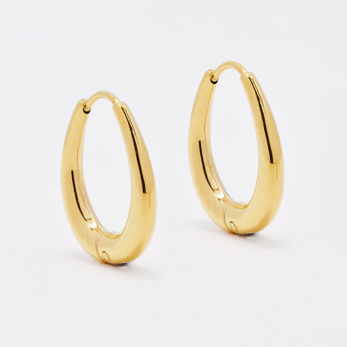 SSYE6505 - St Steel 16mm x 19mm oval hoop earring
