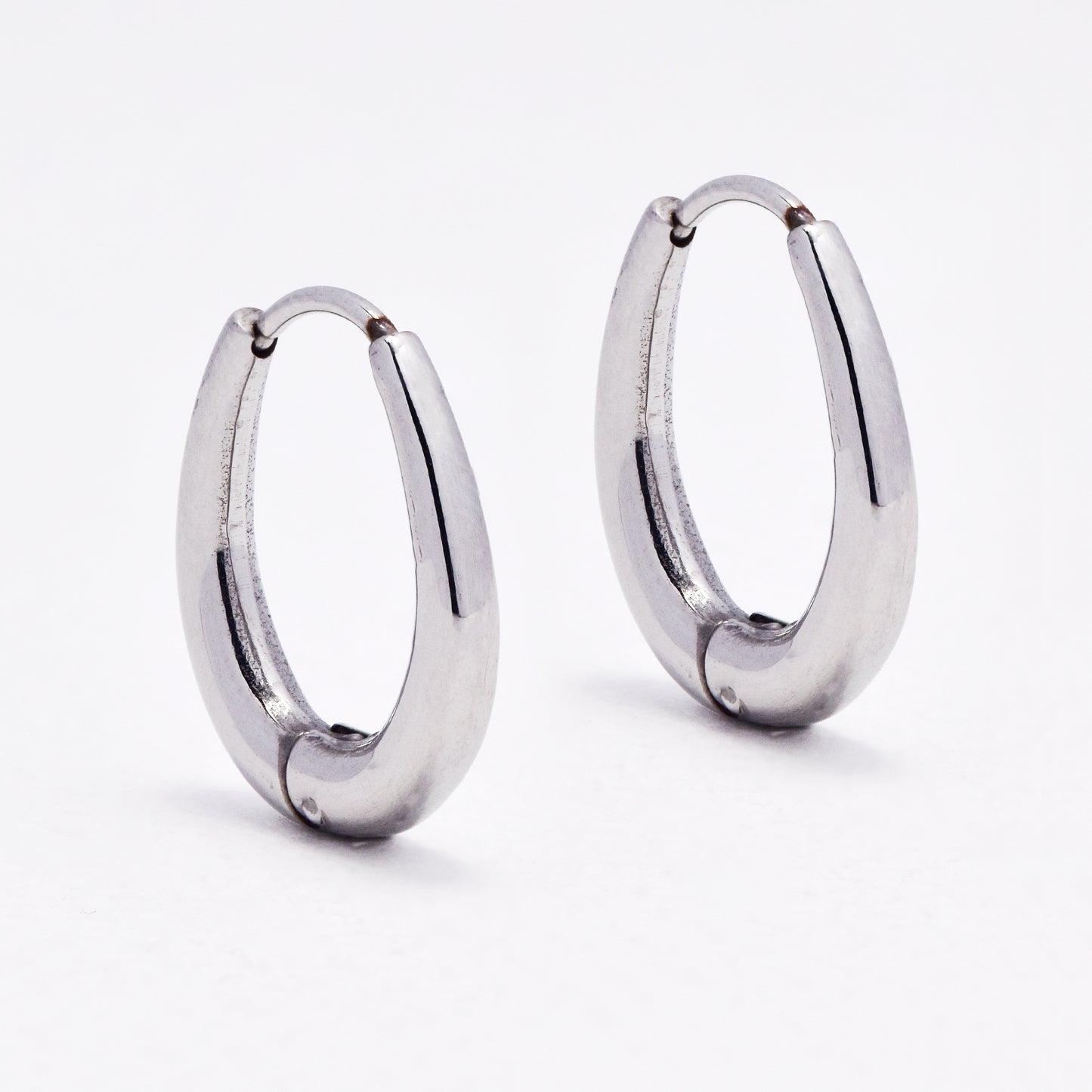 SSYE6505 - St Steel 16mm x 19mm oval hoop earring