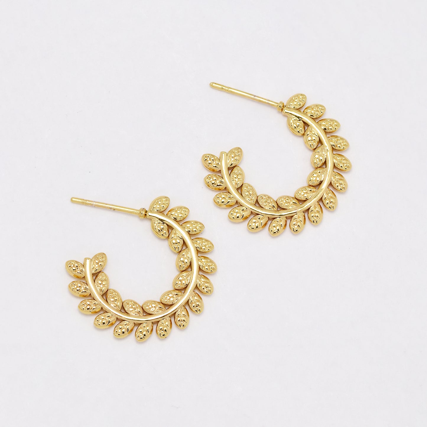 SSYE6519 - St Steel 22mm x 2mm textured leaf hoop studs