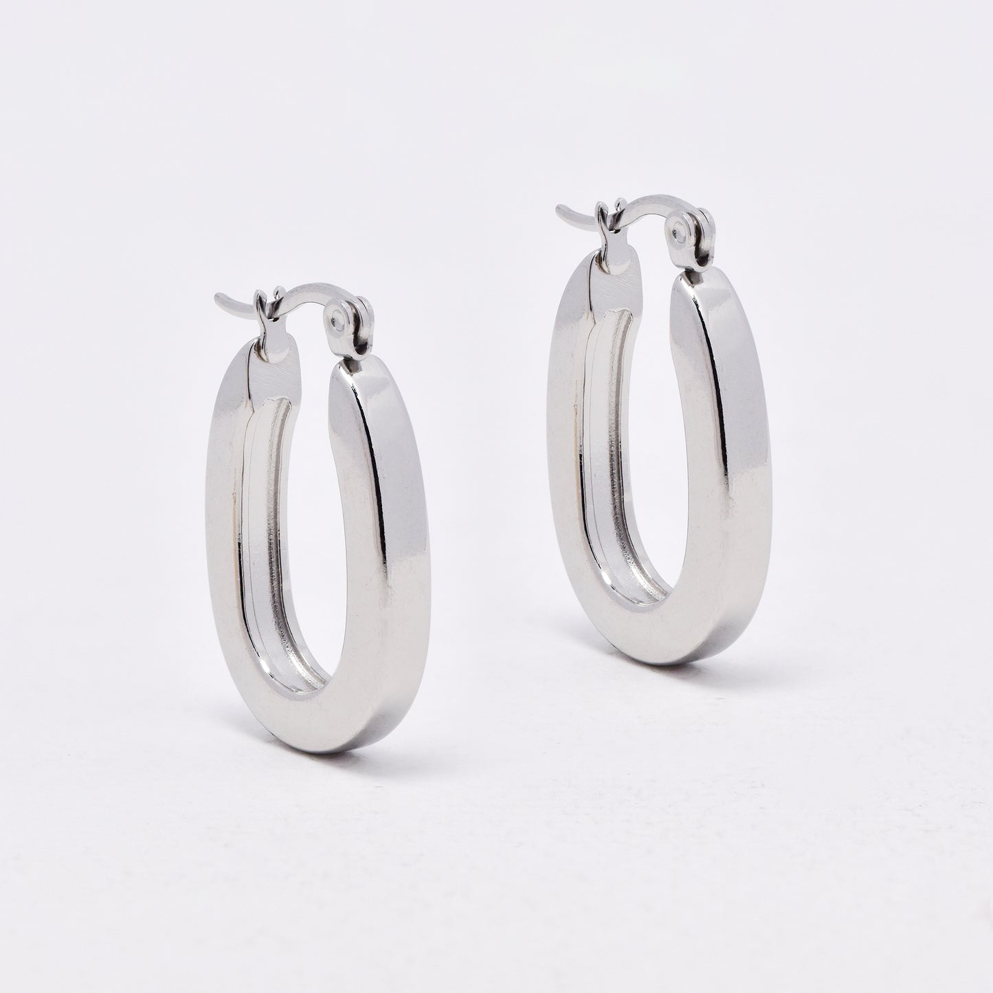 SSYE6523 - St Steel 28mm x 4mm chunky oval hoops