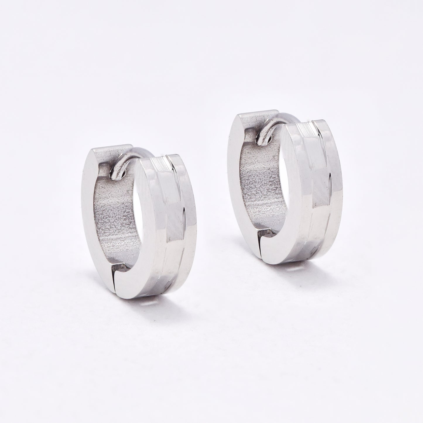 SSYE6640 - St Steel 13.5mm x 4mm huggies with center groove