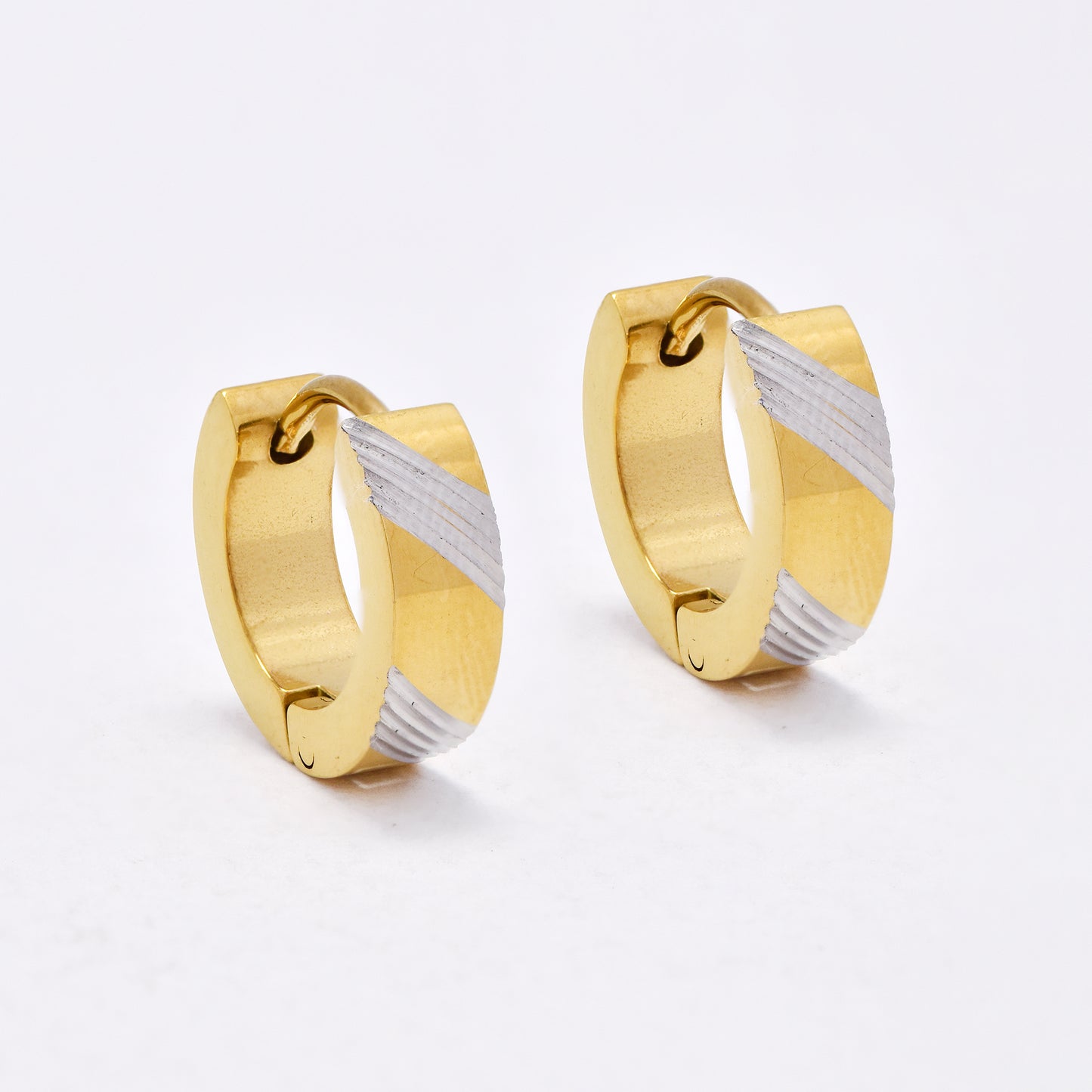 SSYE6641 - St Steel 13.5mm x 4mm huggies with diagonal lines