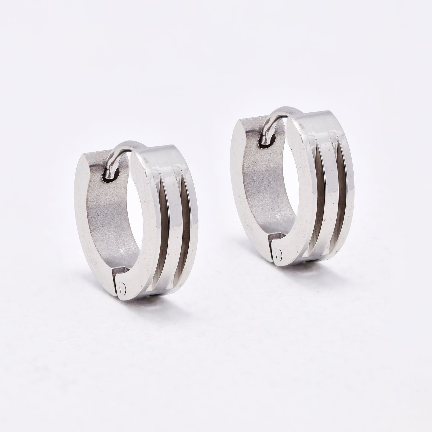 SSYE6643 - St Steel 13.5mm x 4mm two groove huggies