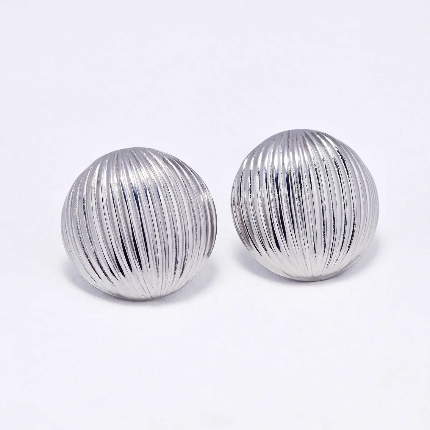 SSYE6793 - Steel round textured stud earring