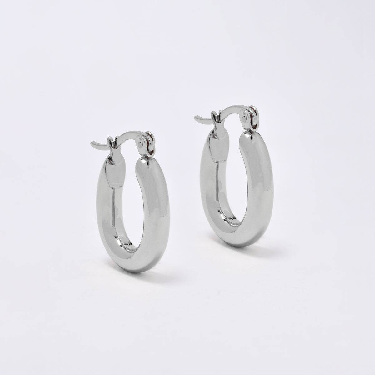 SSYE6820 - Steel 22mm x 17mm x 4mm oval hoop earrings