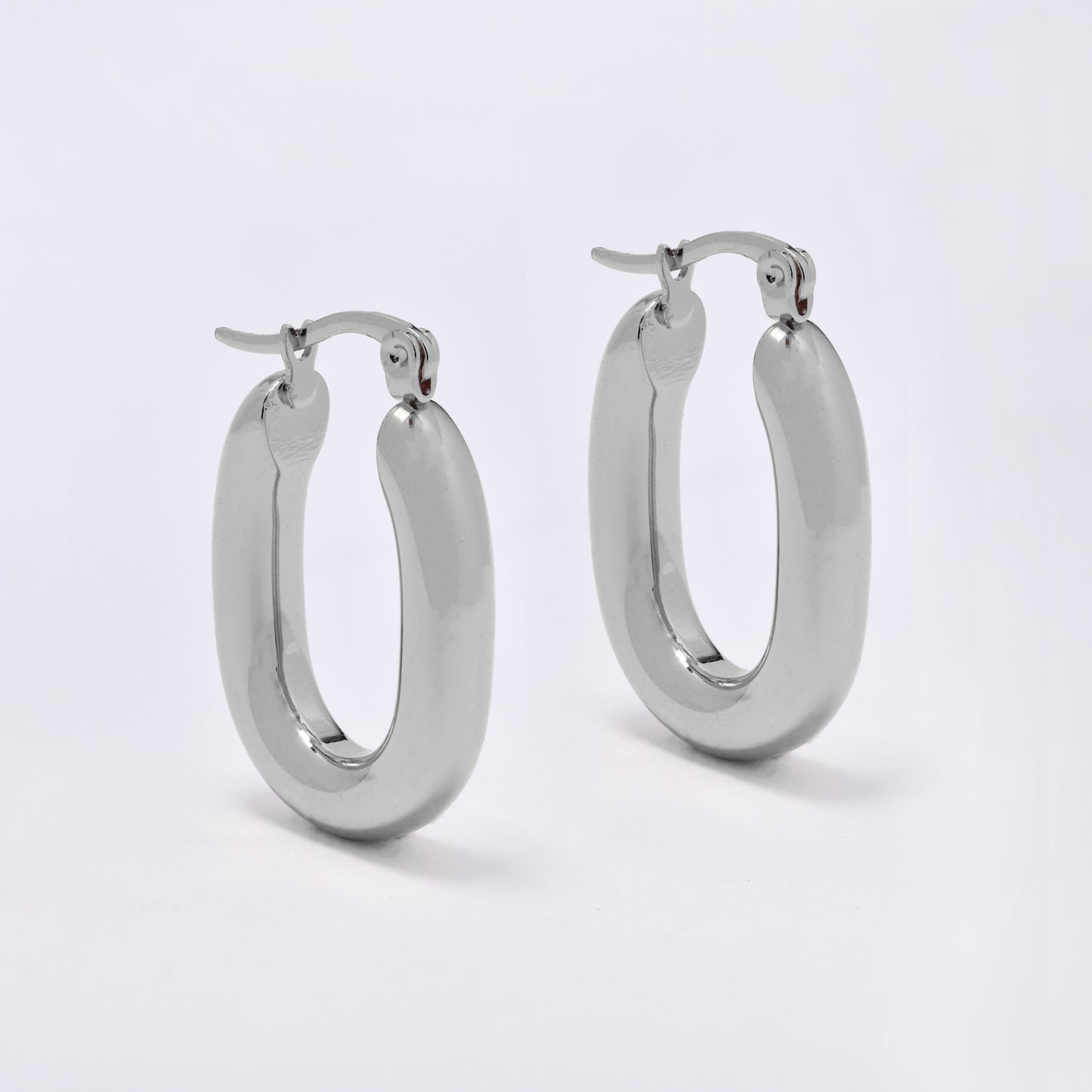 SSYE7801 - Steel 28mm x 19mm x 4mm oval hoop earrings