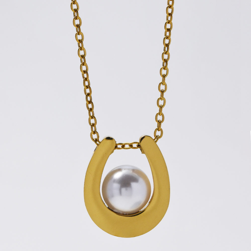 Stainless steel horse shoe with faux pearl necklace - SSYN4799