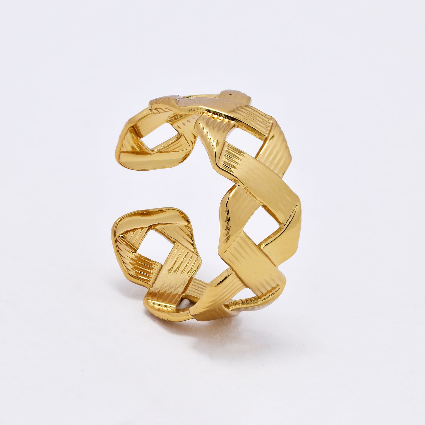 SSYR6117 - St Steel criss-cross open size ring