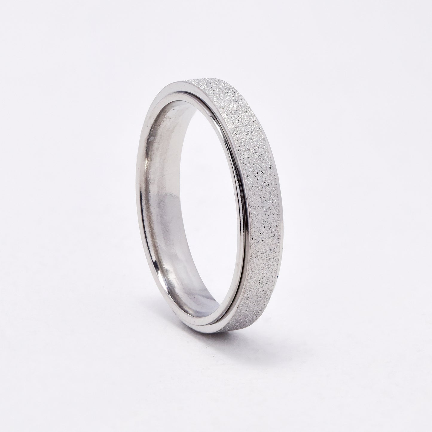 SSYR6703 - St Steel 4mm iced spinner ring