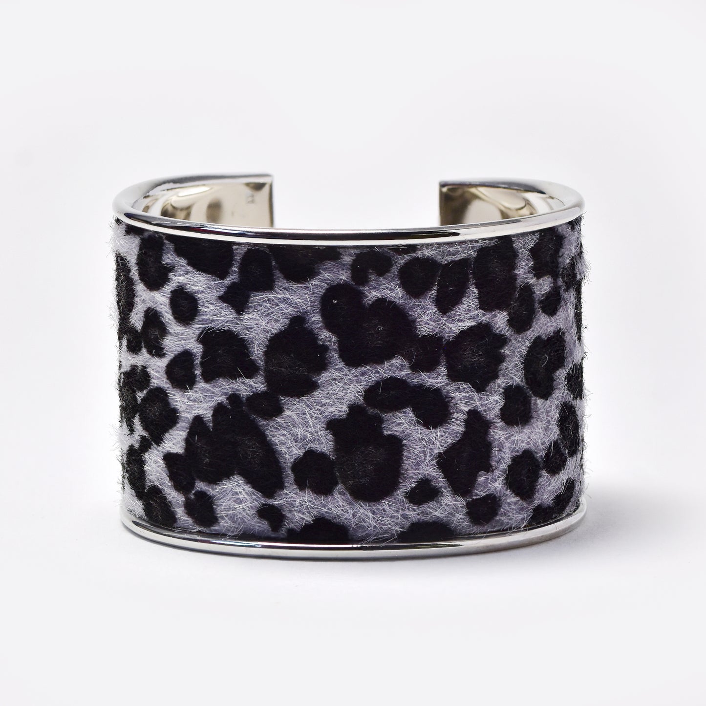 YB7766 - 47mm wide leopard print cuff bangle