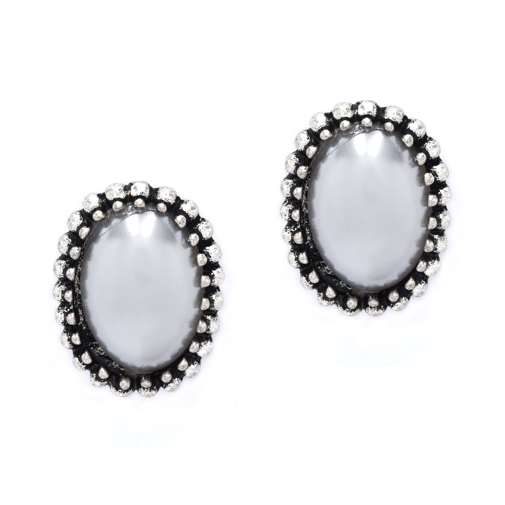 Oval pearl clip on fashion earring - YE4778