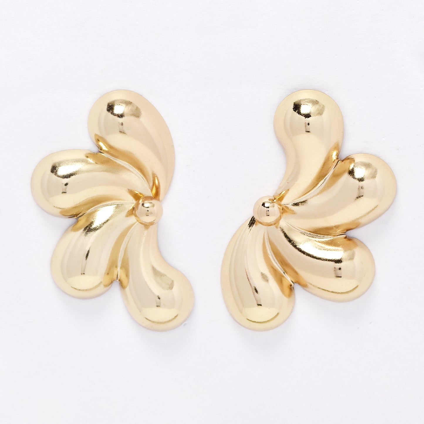 YE6202 - Statement fan stud earrings