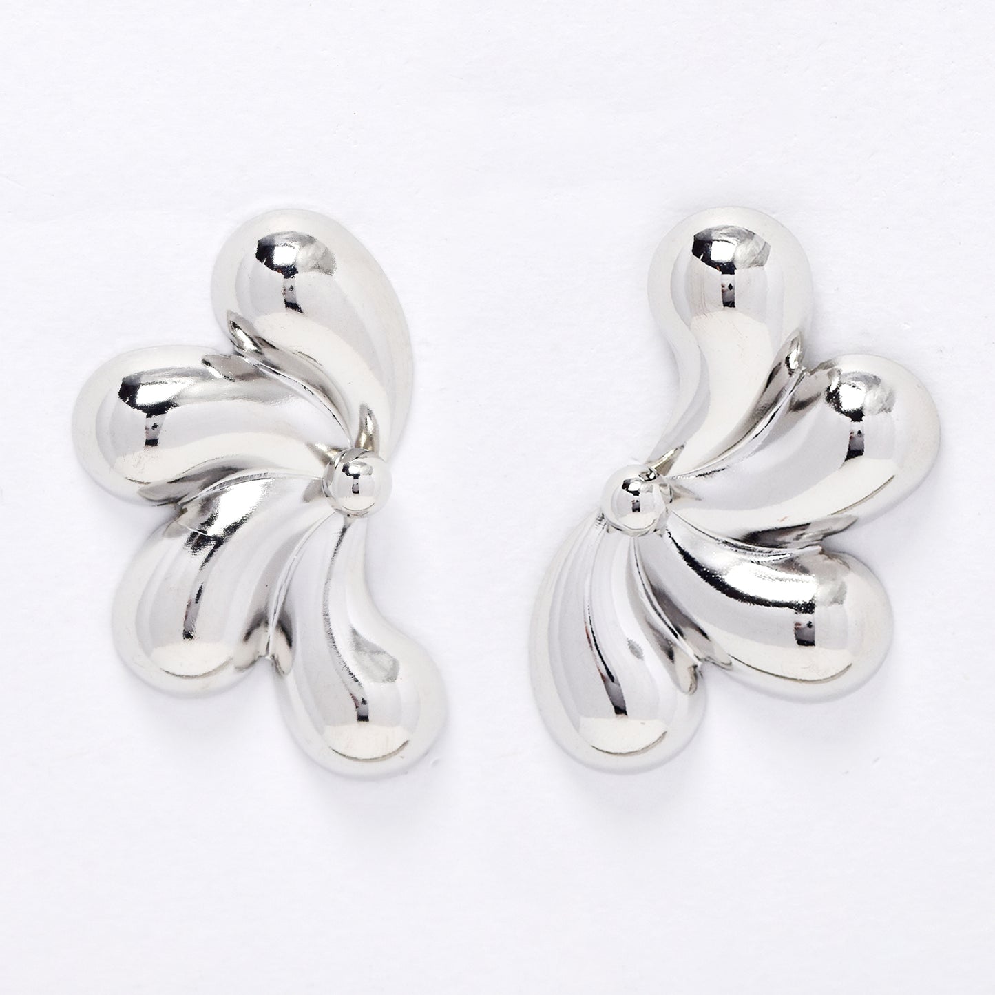 YE6202 - Statement fan stud earrings