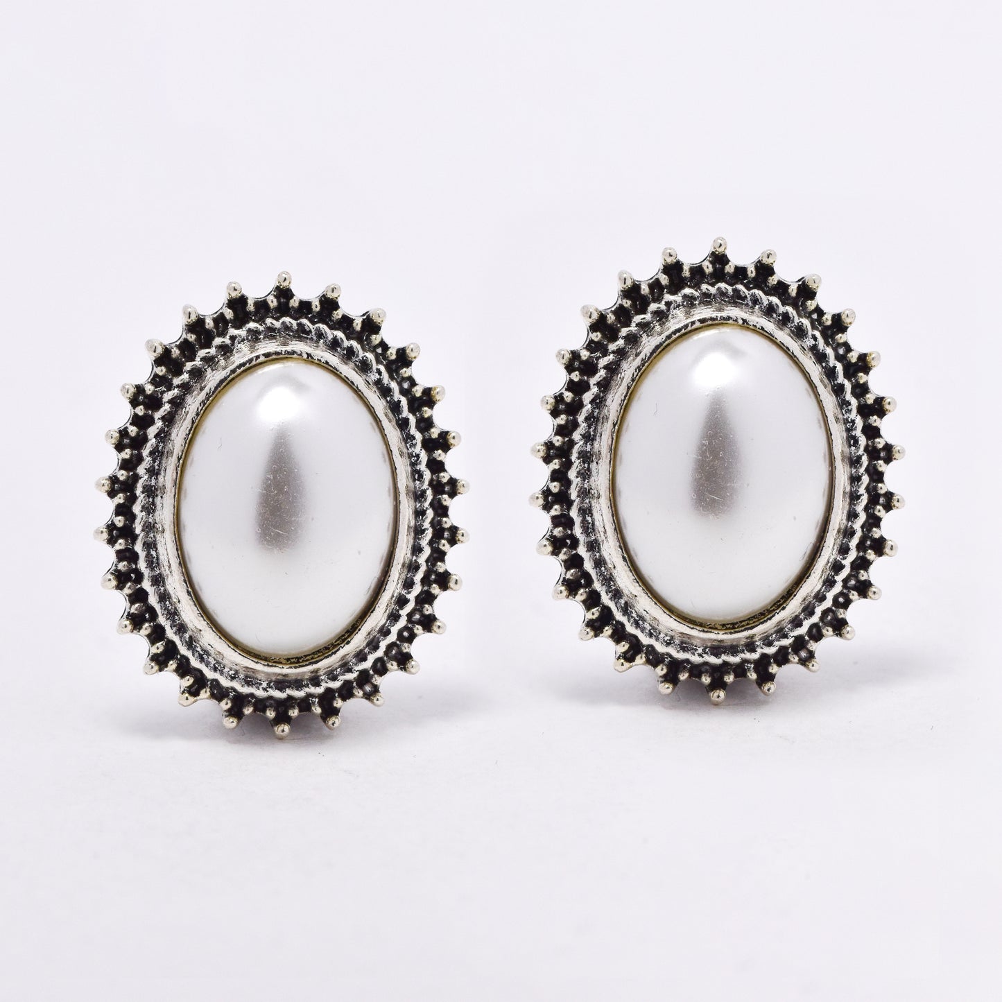 YE6712 - Fashion 28mm x 23mm oval faux pearl clip-on earring