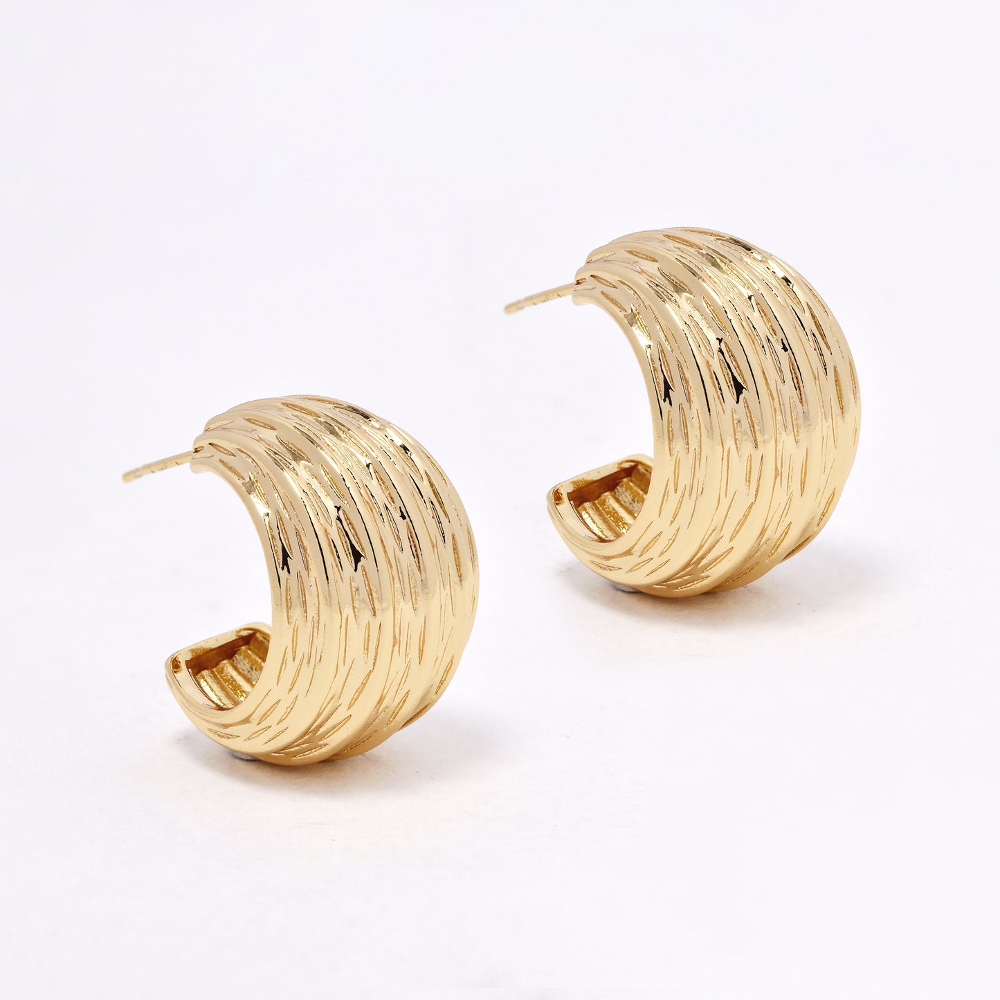 YE6717 - Fashion 23mm x 16mm textured groove hoop studs