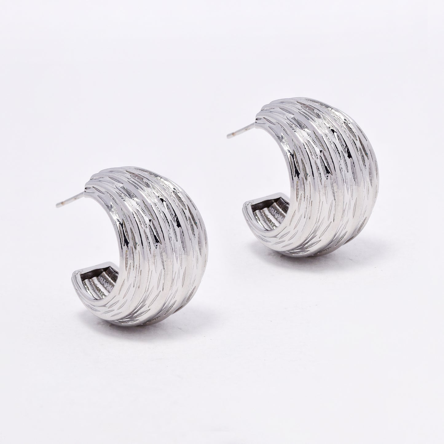 YE6717 - Fashion 23mm x 16mm textured groove hoop studs