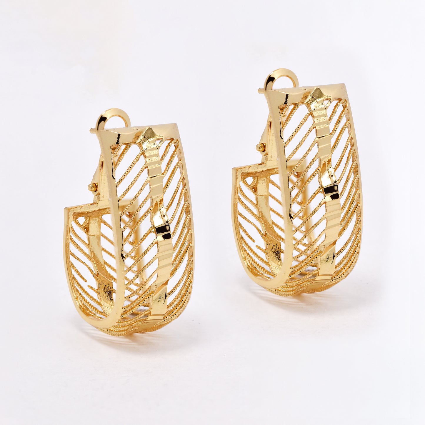 YE6727 - Fashion 31mm x 12mm cutout wire oval hoops