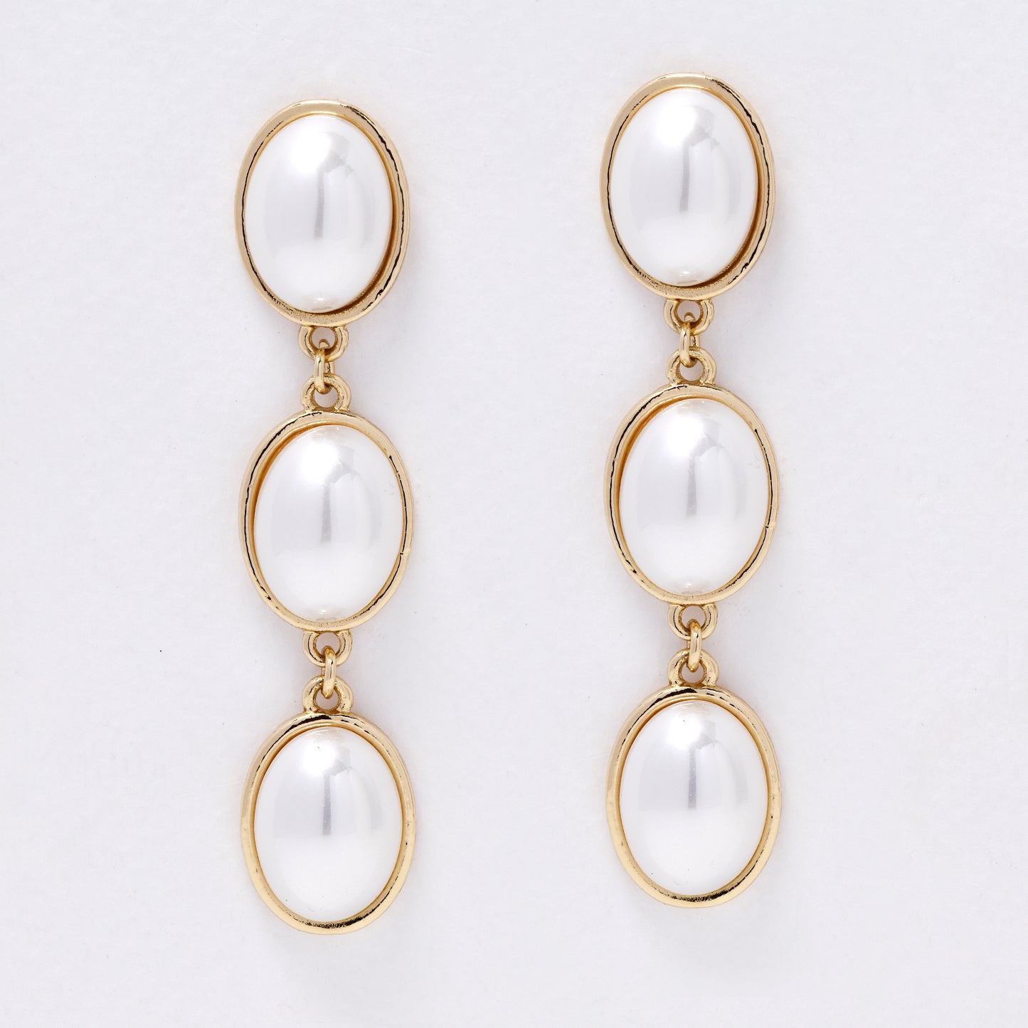 YE7556 - Faux pearl drop stud earring