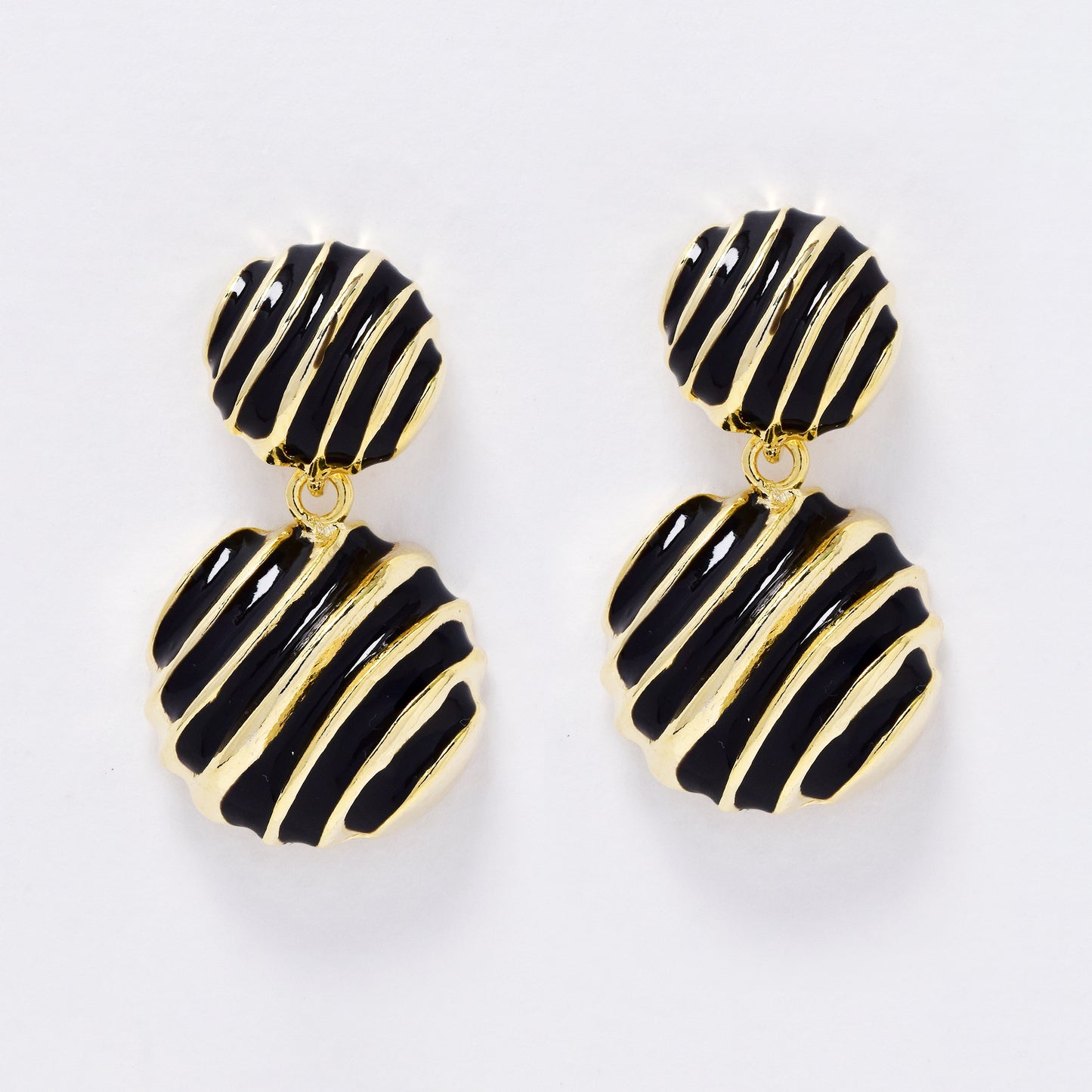 YE7687 - Lined drop stud earring